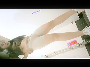 商场女厕拍摄全景偷拍 两位极品御姐的性感美鲍鱼